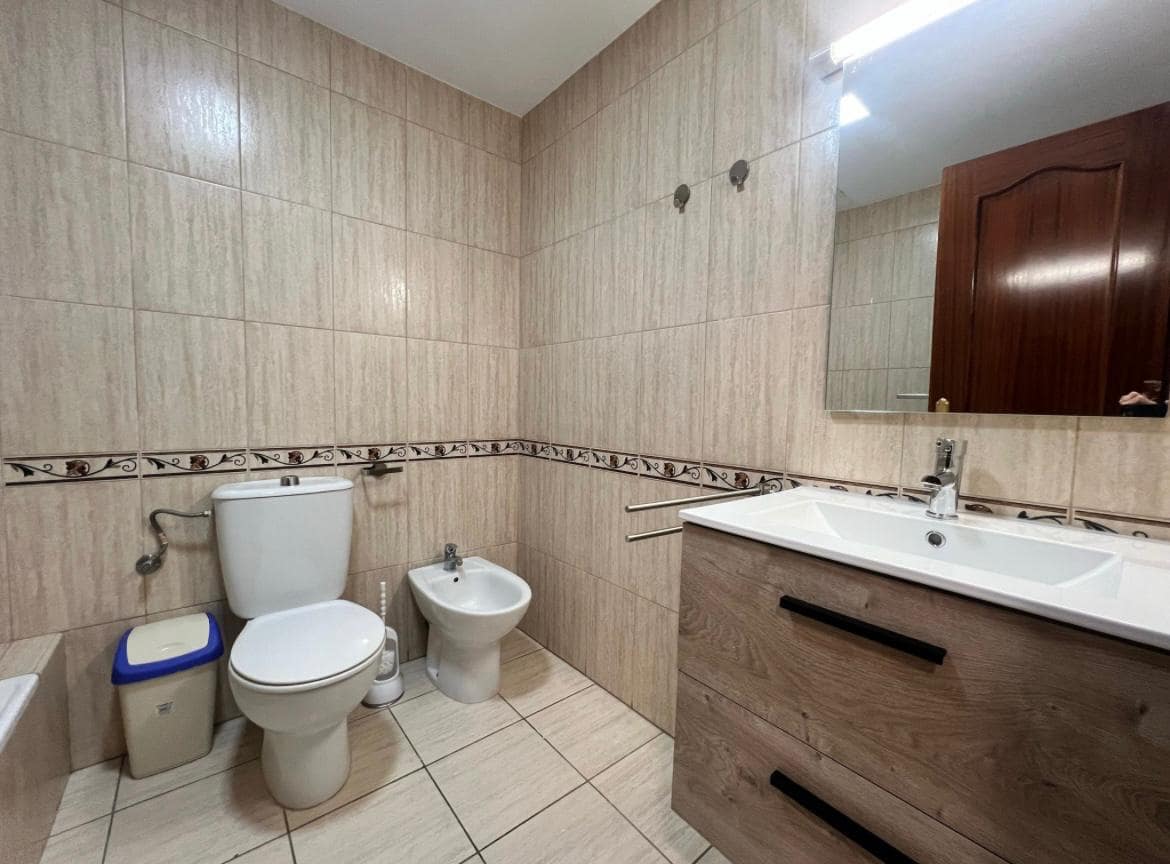 Adosado de 3 habitaciones en Arona en venta con garaje - 290.000 € (Ref: 9805524)