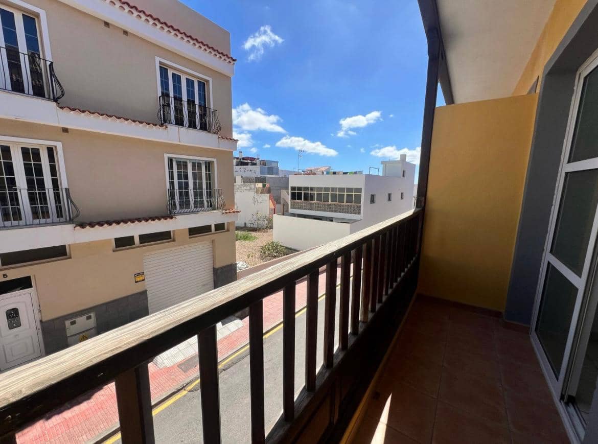 Adosado de 3 habitaciones en Arona en venta con garaje - 290.000 € (Ref: 9805524)