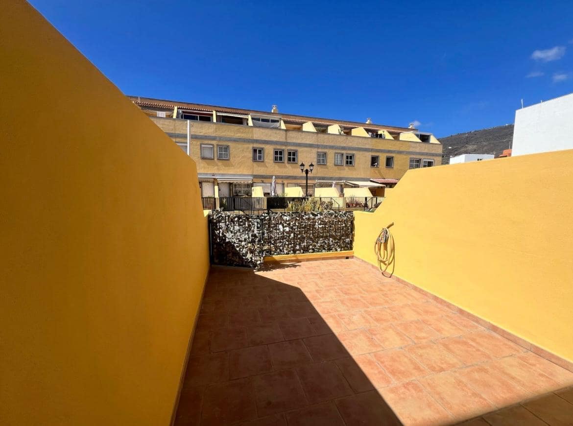 Adosado de 3 habitaciones en Arona en venta con garaje - 290.000 € (Ref: 9805524)