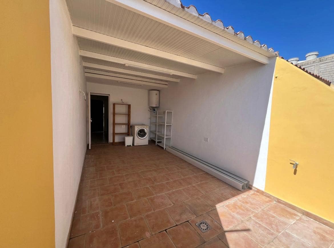 Adosado de 3 habitaciones en Arona en venta con garaje - 290.000 € (Ref: 9805524)