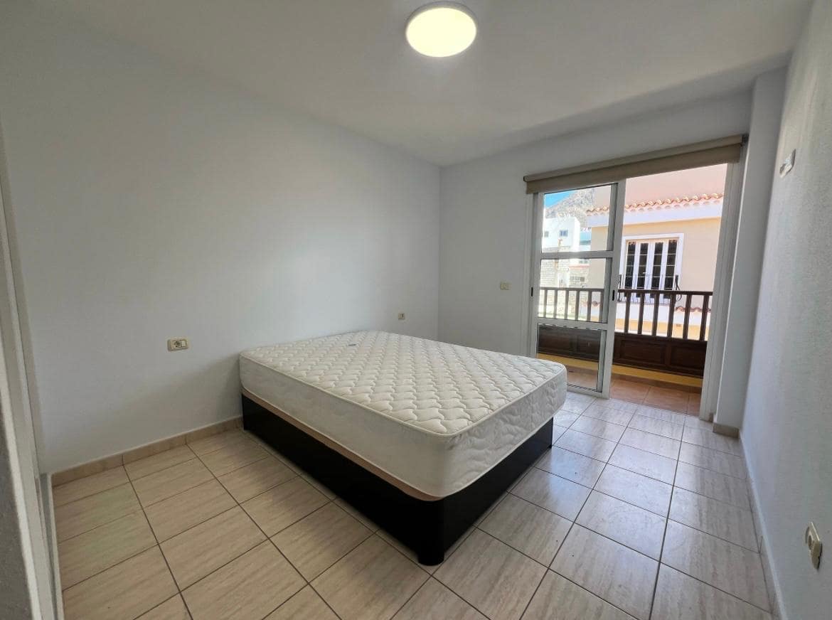 Adosado de 3 habitaciones en Arona en venta con garaje - 290.000 € (Ref: 9805524)