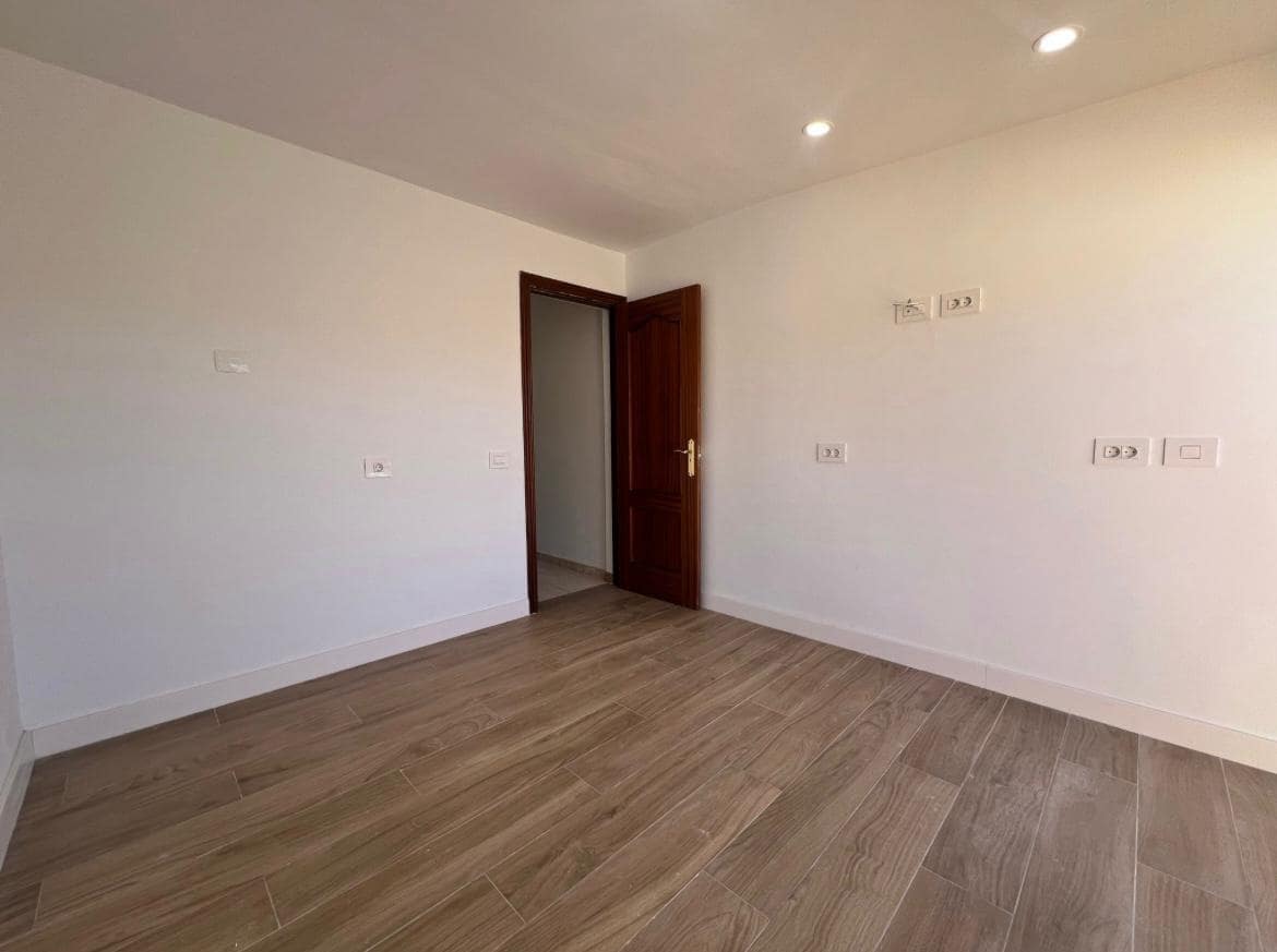 Adosado de 3 habitaciones en Arona en venta con garaje - 290.000 € (Ref: 9805524)