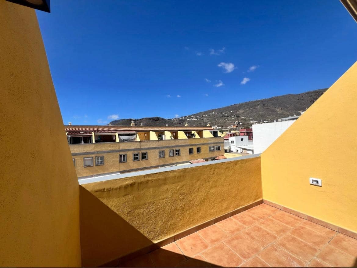 Adosado de 3 habitaciones en Arona en venta con garaje - 290.000 € (Ref: 9805524)