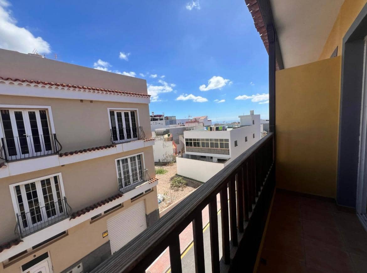 Adosado de 3 habitaciones en Arona en venta con garaje - 290.000 € (Ref: 9805524)