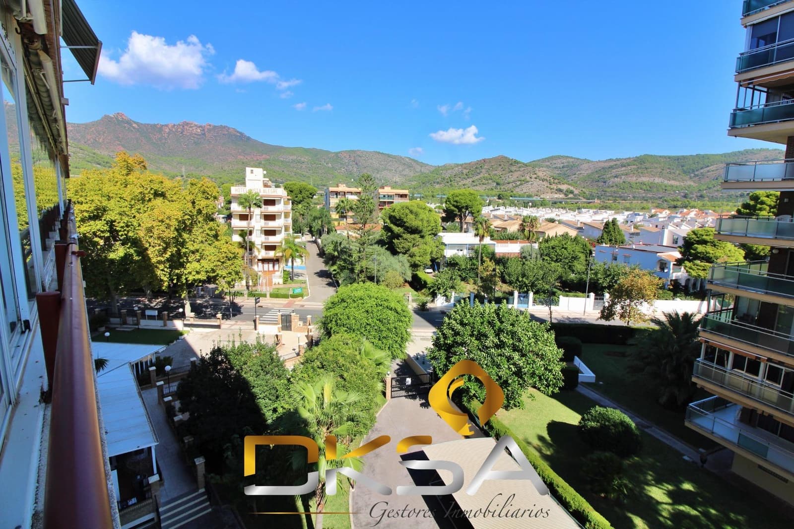 3 bedroom Flat for sale in Benicassim with pool - € 420,000 (Ref: 9805803)