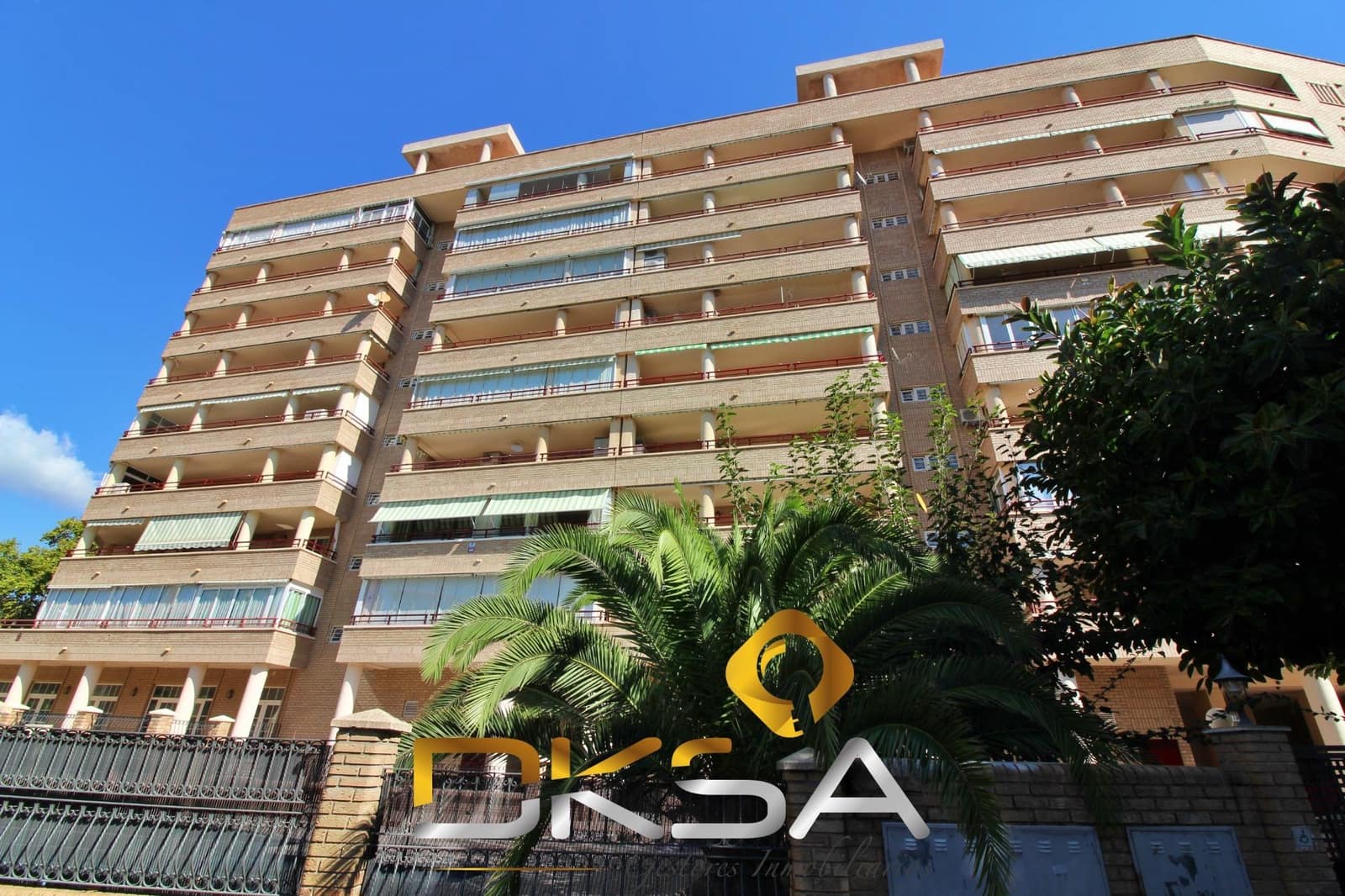 3 bedroom Flat for sale in Benicassim with pool - € 420,000 (Ref: 9805803)