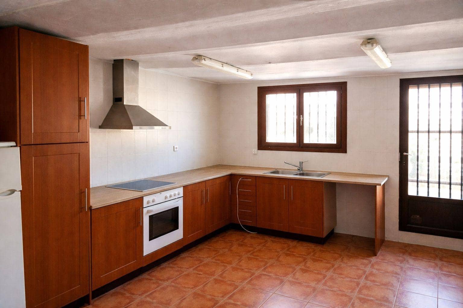 5 bedroom Townhouse for sale in Cabanes - € 165,000 (Ref: 9805806)