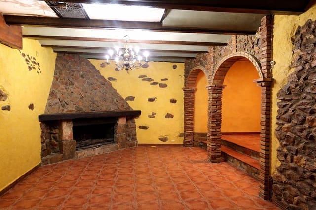 5 bedroom Townhouse for sale in Cabanes - € 165,000 (Ref: 9805806)