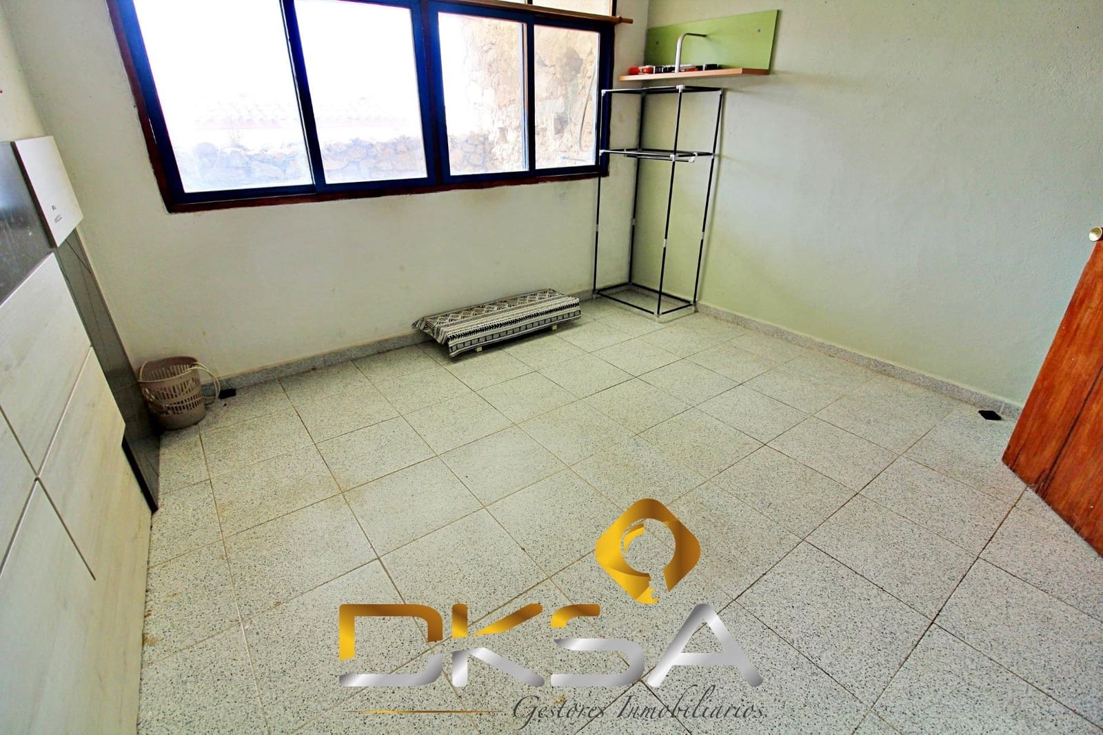 4 slaapkamer Huis te koop in Oropesa  - € 93.500 (Ref: 9805812)