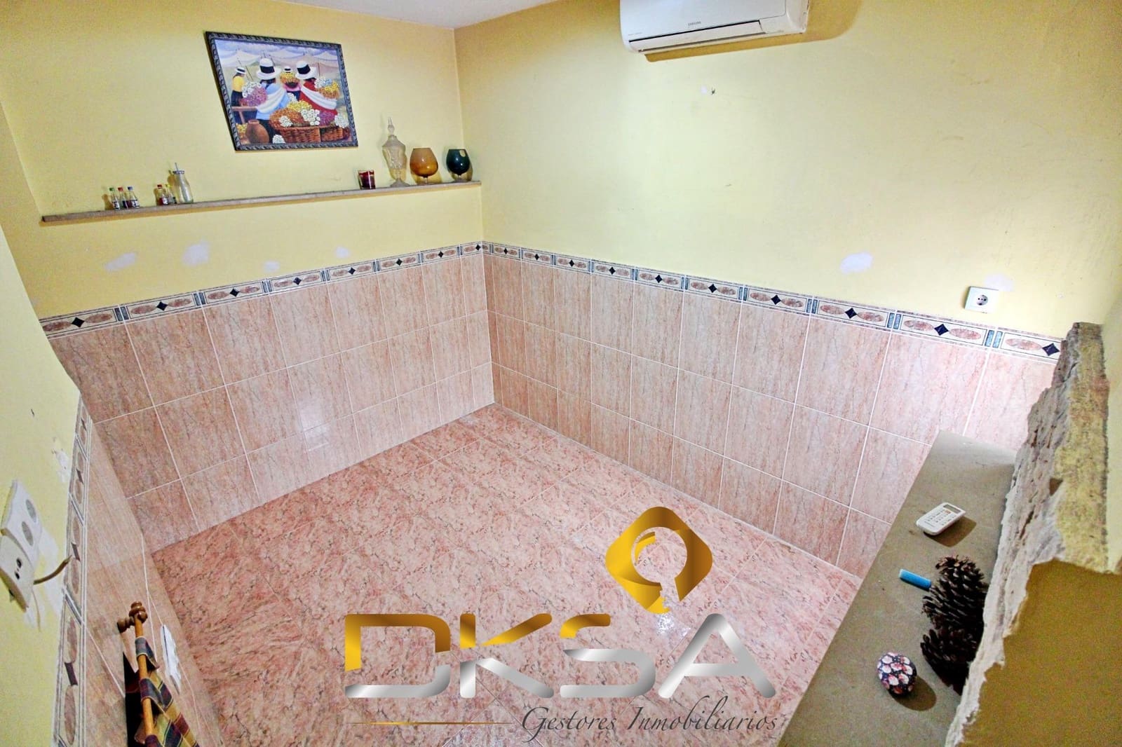 4 slaapkamer Huis te koop in Oropesa  - € 93.500 (Ref: 9805812)