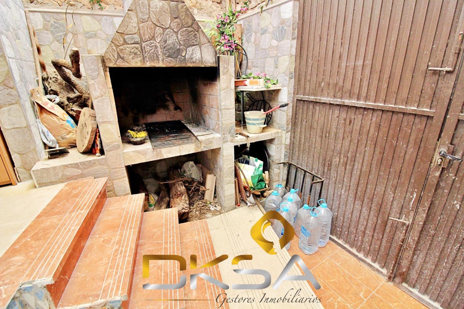 4 slaapkamer Huis te koop in Oropesa  - € 93.500 (Ref: 9805812)