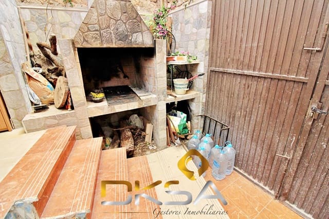 4 slaapkamer Huis te koop in Oropesa  - € 93.500 (Ref: 9805812)