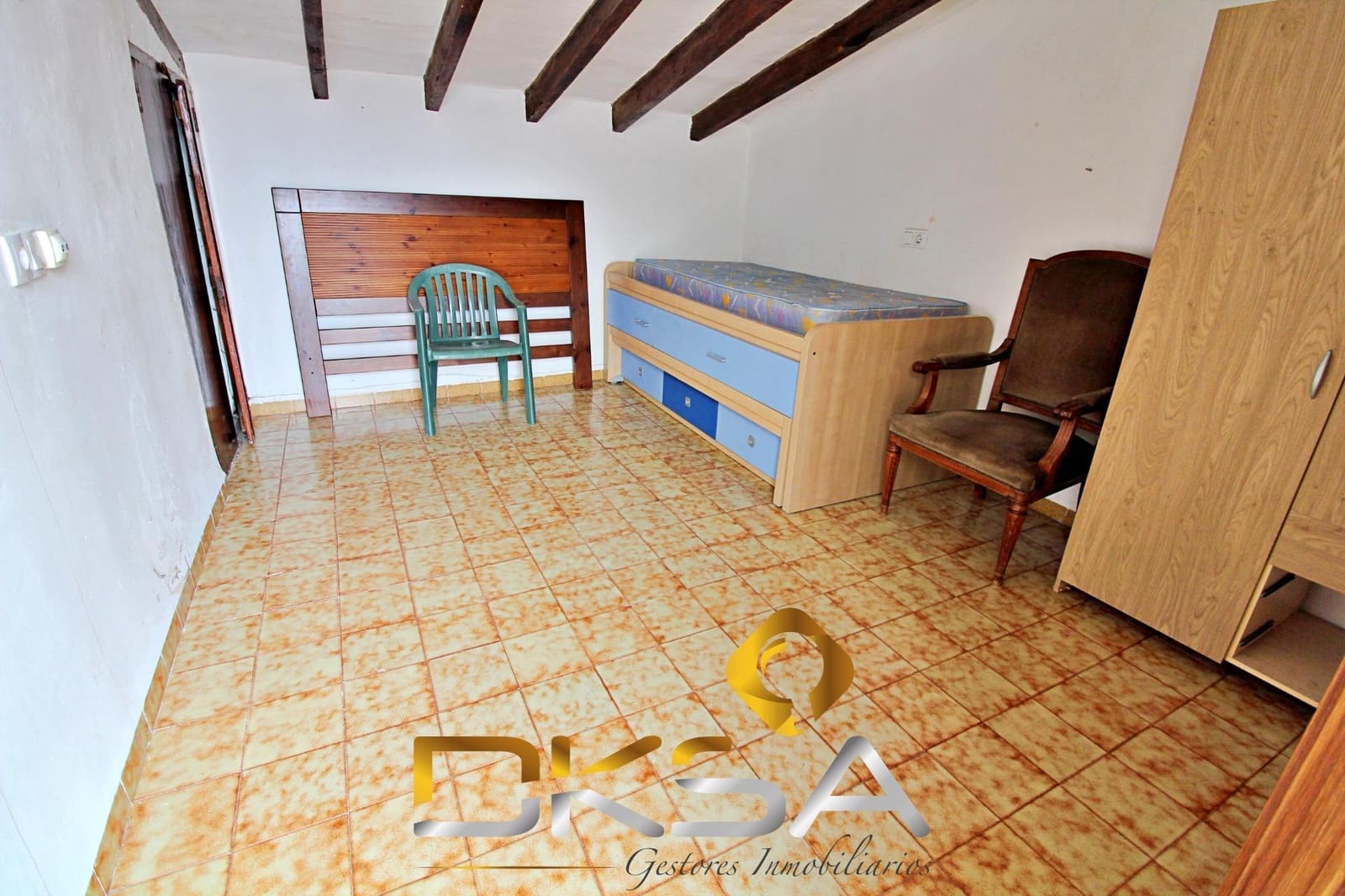 4 slaapkamer Huis te koop in Oropesa  - € 93.500 (Ref: 9805812)