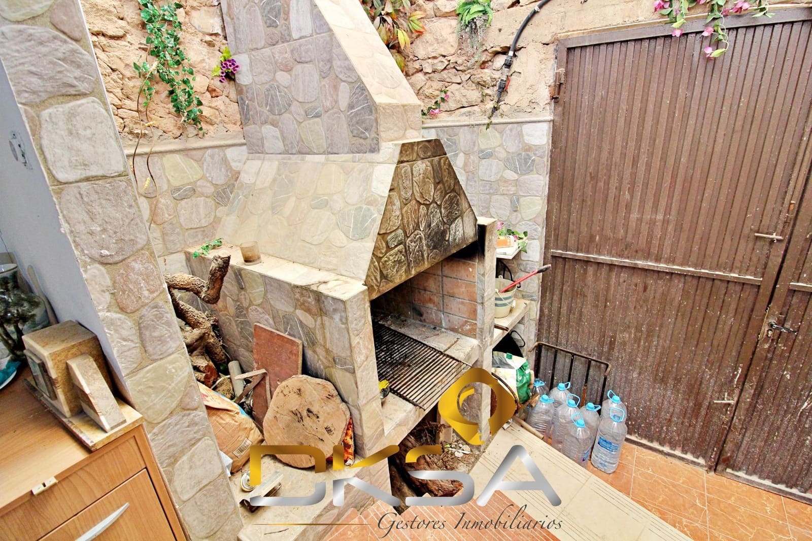 4 slaapkamer Huis te koop in Oropesa  - € 93.500 (Ref: 9805812)