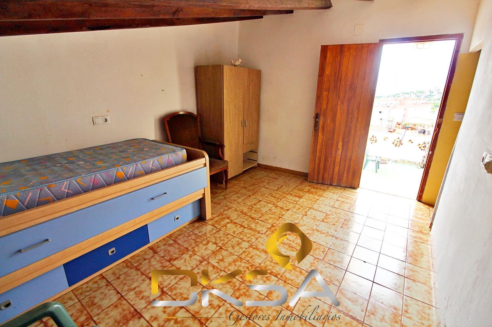 4 slaapkamer Huis te koop in Oropesa  - € 93.500 (Ref: 9805812)