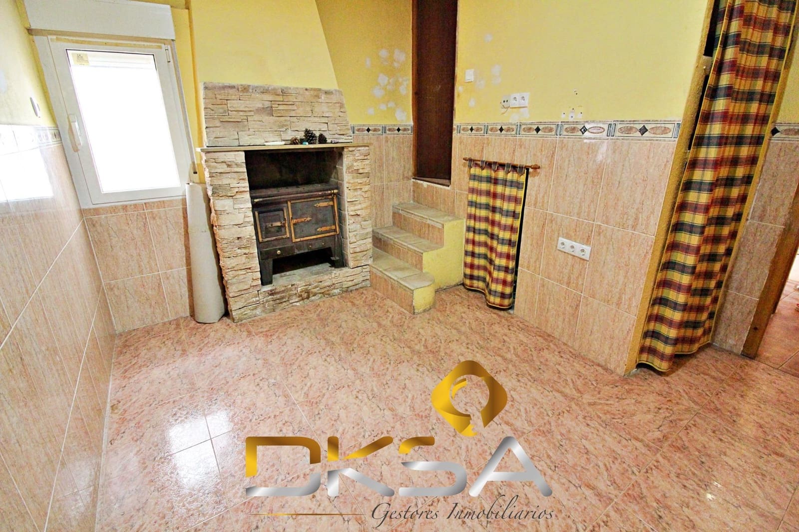 4 slaapkamer Huis te koop in Oropesa  - € 93.500 (Ref: 9805812)