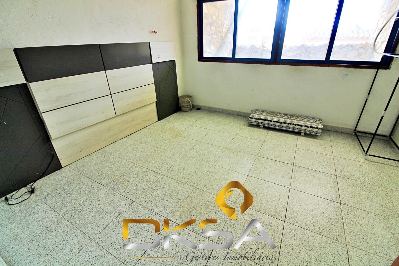 4 slaapkamer Huis te koop in Oropesa  - € 93.500 (Ref: 9805812)