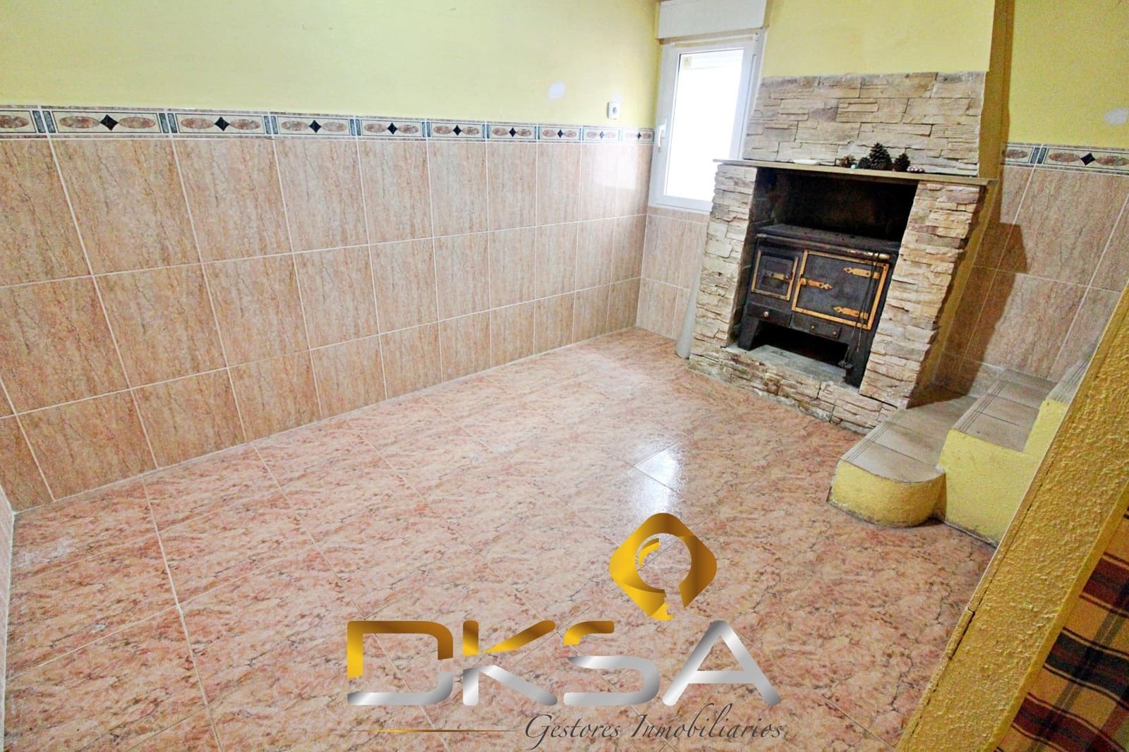 4 slaapkamer Huis te koop in Oropesa  - € 93.500 (Ref: 9805812)