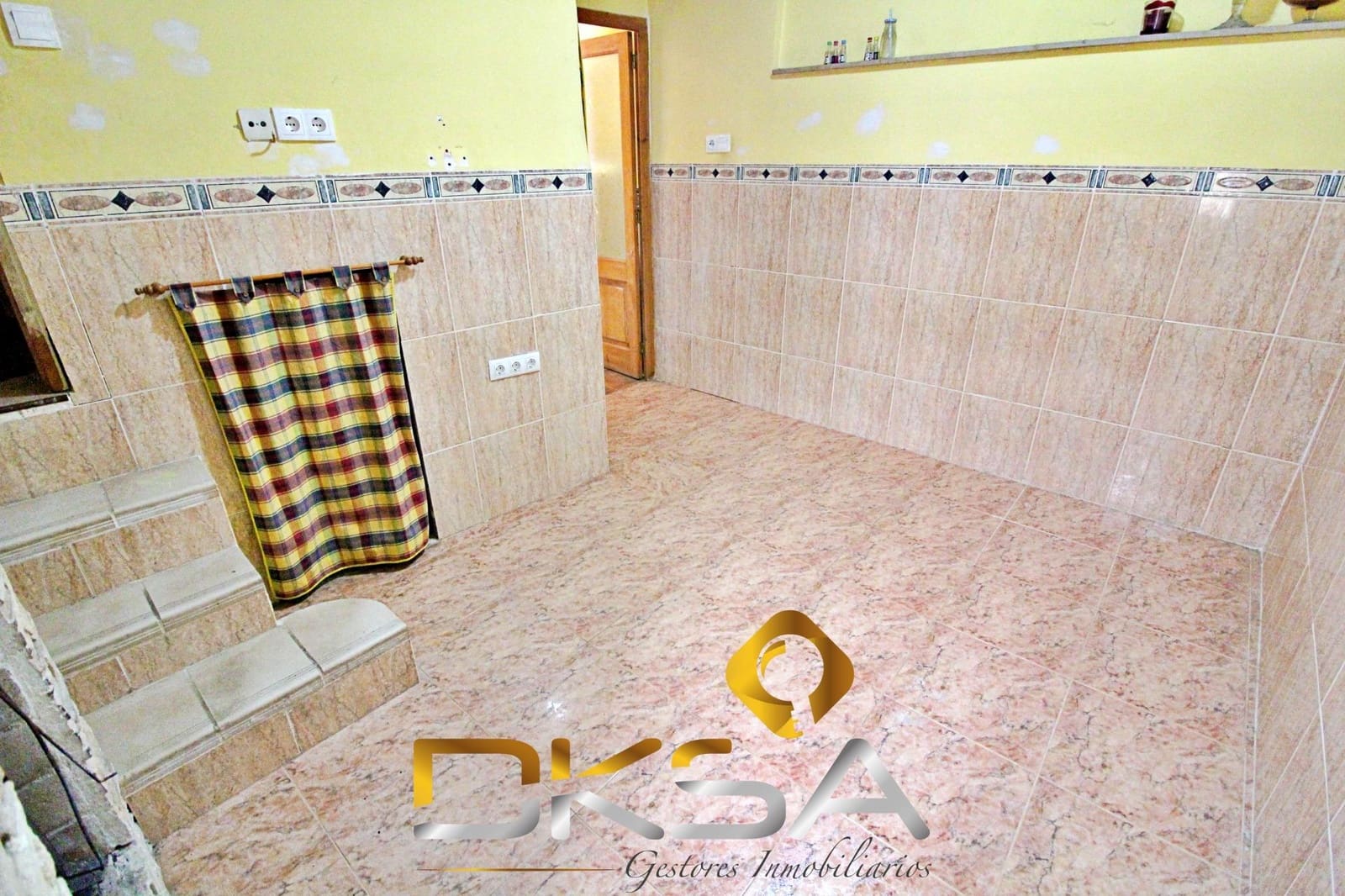 4 slaapkamer Huis te koop in Oropesa  - € 93.500 (Ref: 9805812)