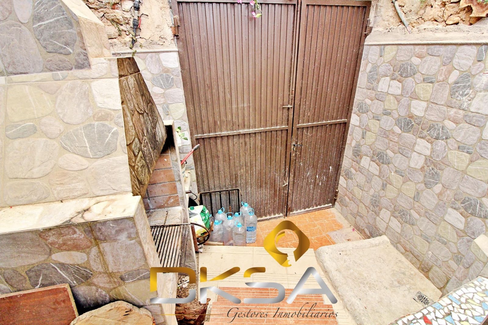 4 slaapkamer Huis te koop in Oropesa  - € 93.500 (Ref: 9805812)