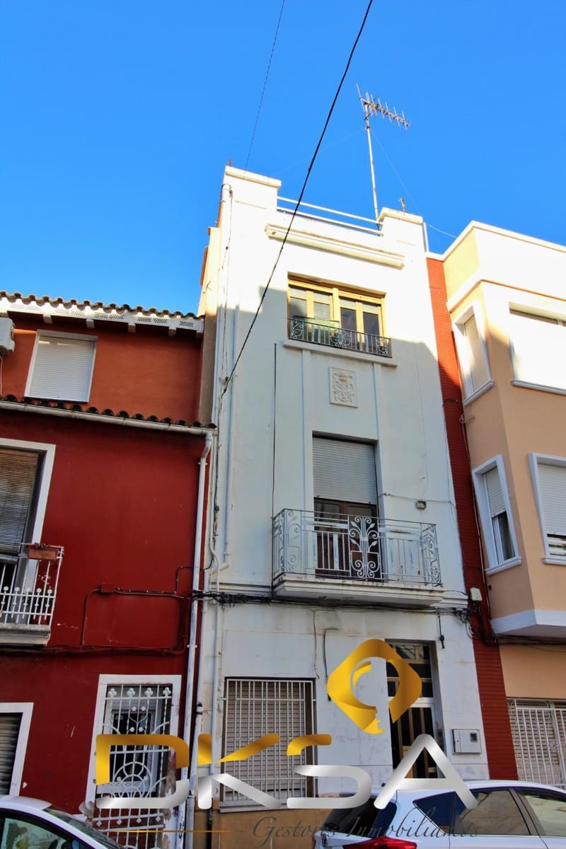 4 bedroom Townhouse for sale in Castello de la Plana - € 149,000 (Ref: 9805813)