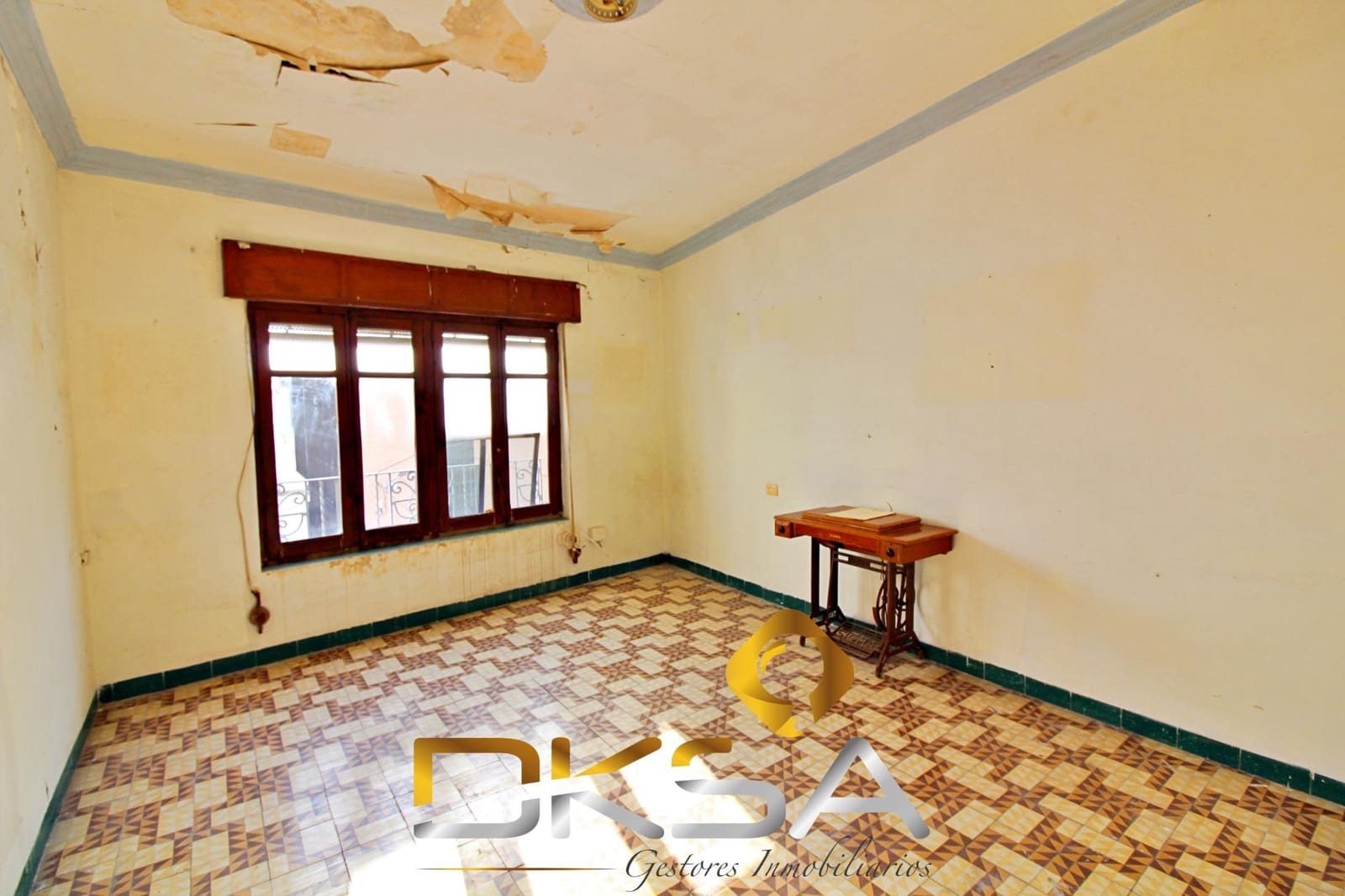 4 bedroom Townhouse for sale in Castello de la Plana - € 149,000 (Ref: 9805813)