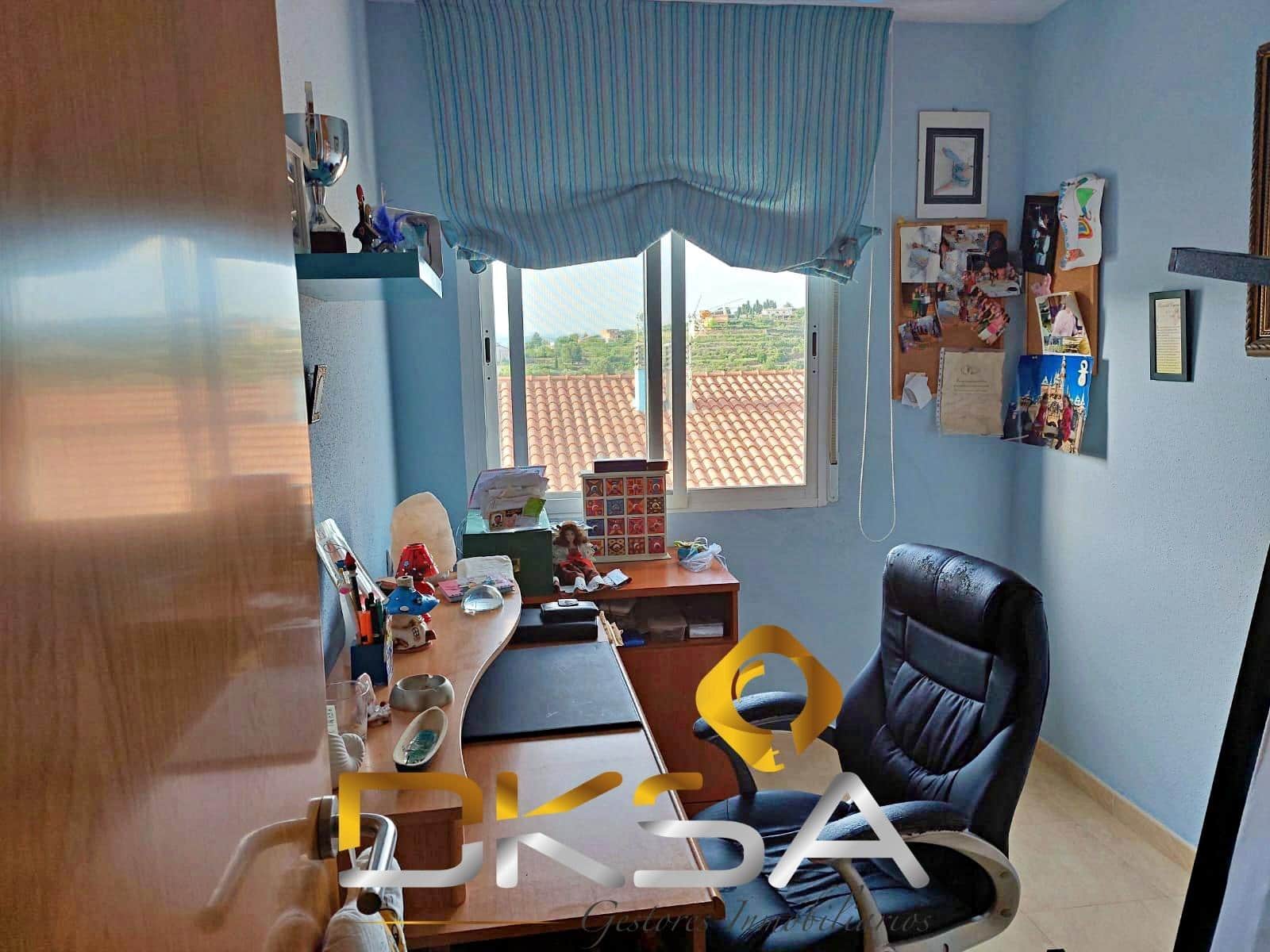 4 bedroom Terraced Villa for sale in Costur with garage - € 195,000 (Ref: 9805817)