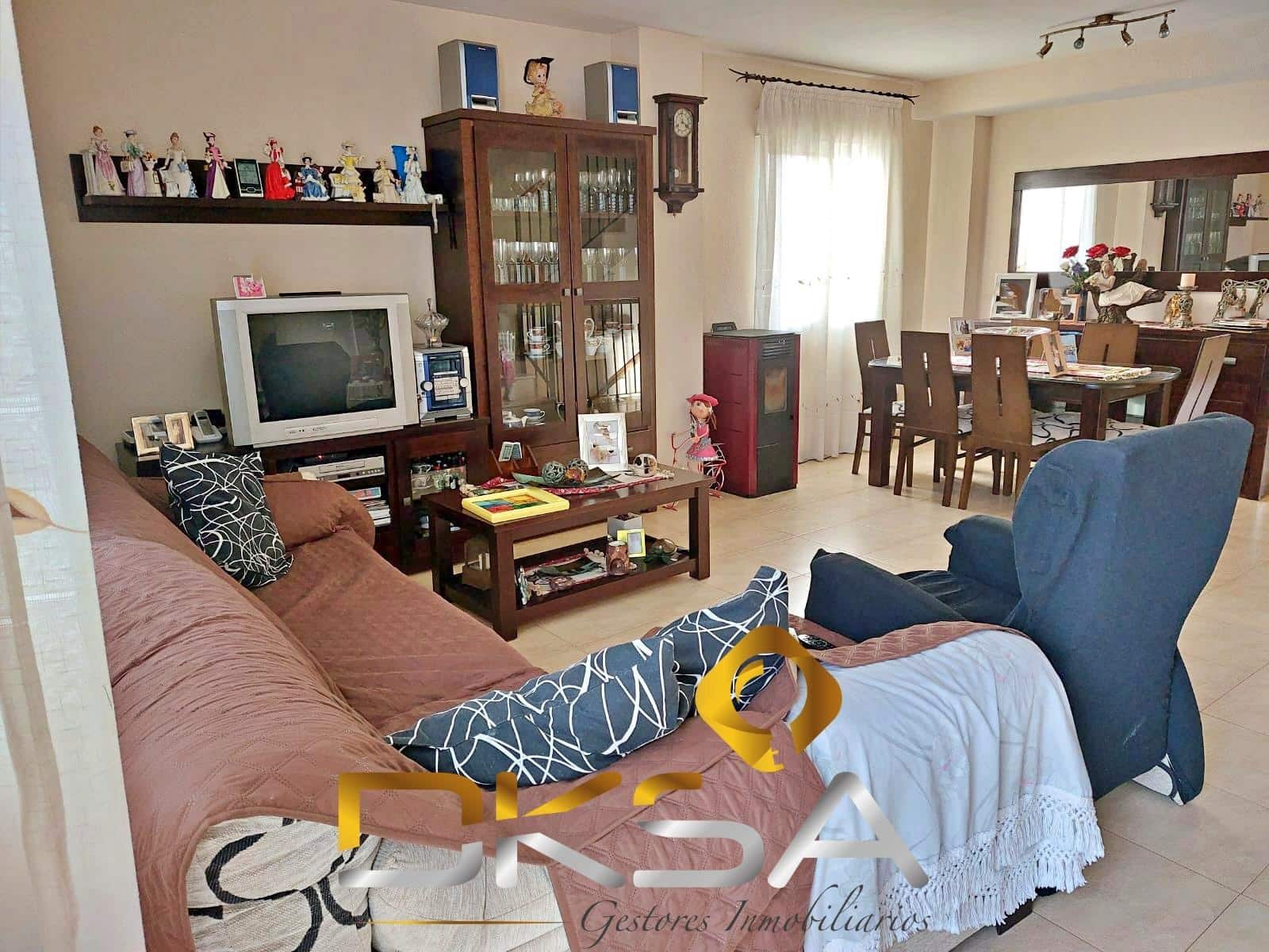 4 bedroom Terraced Villa for sale in Costur with garage - € 195,000 (Ref: 9805817)