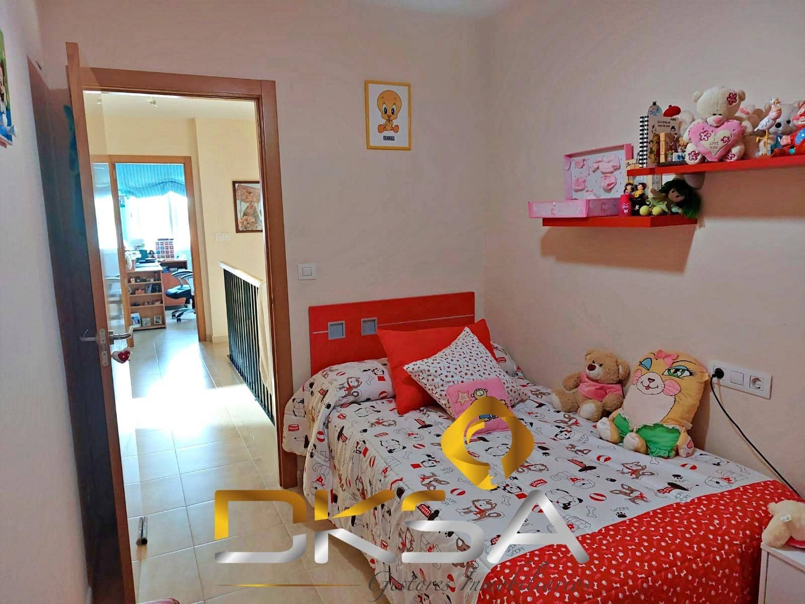 4 bedroom Terraced Villa for sale in Costur with garage - € 195,000 (Ref: 9805817)