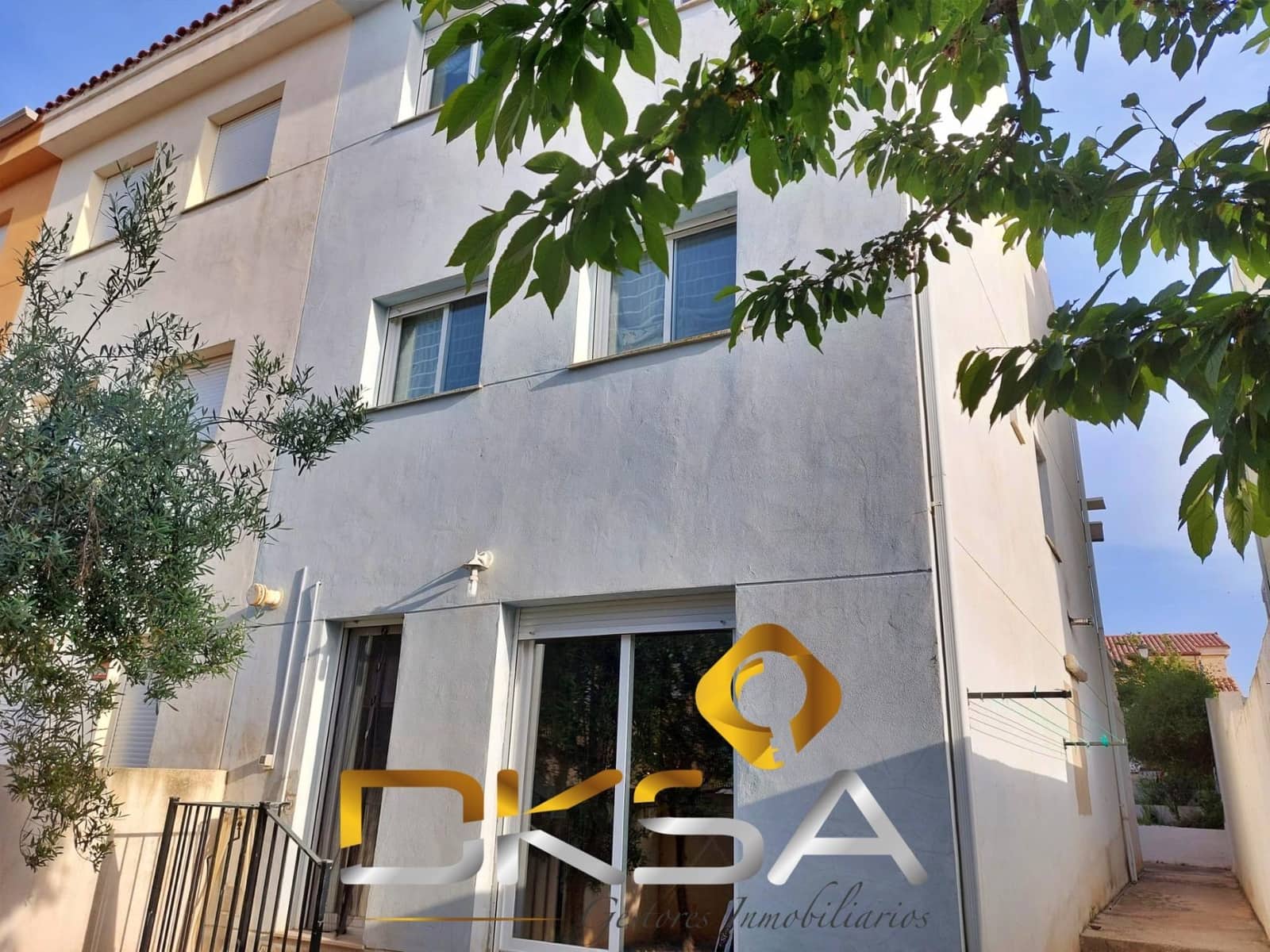 4 bedroom Terraced Villa for sale in Costur with garage - € 195,000 (Ref: 9805817)