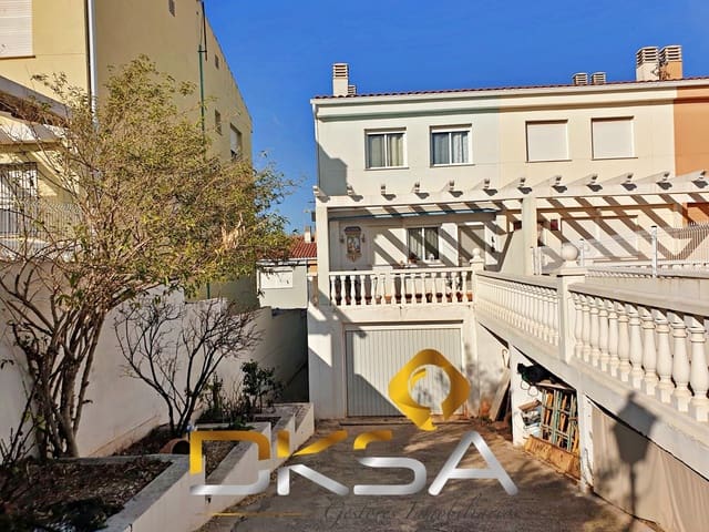 4 bedroom Terraced Villa for sale in Costur with garage - € 195,000 (Ref: 9805817)