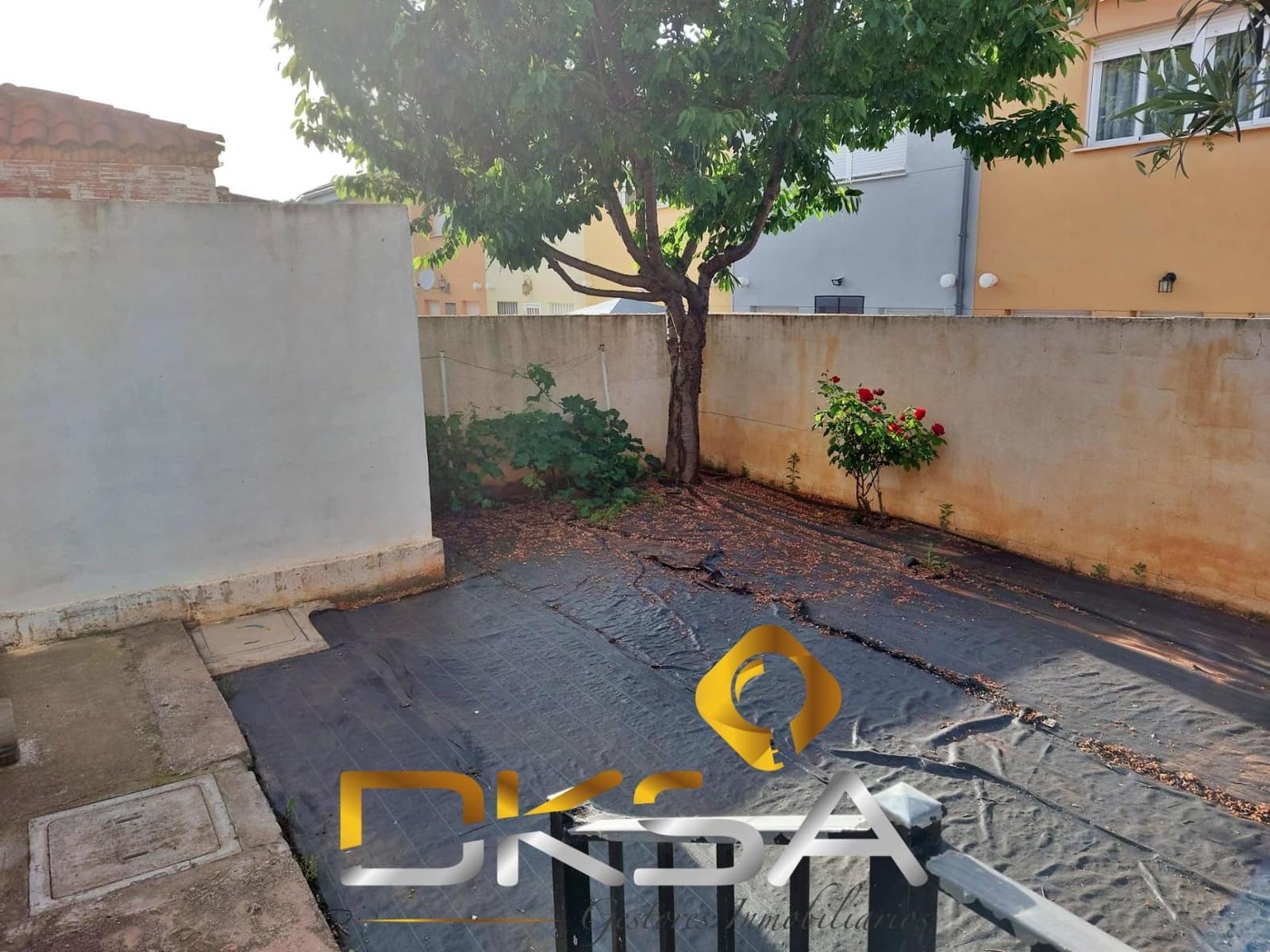 4 bedroom Terraced Villa for sale in Costur with garage - € 195,000 (Ref: 9805817)