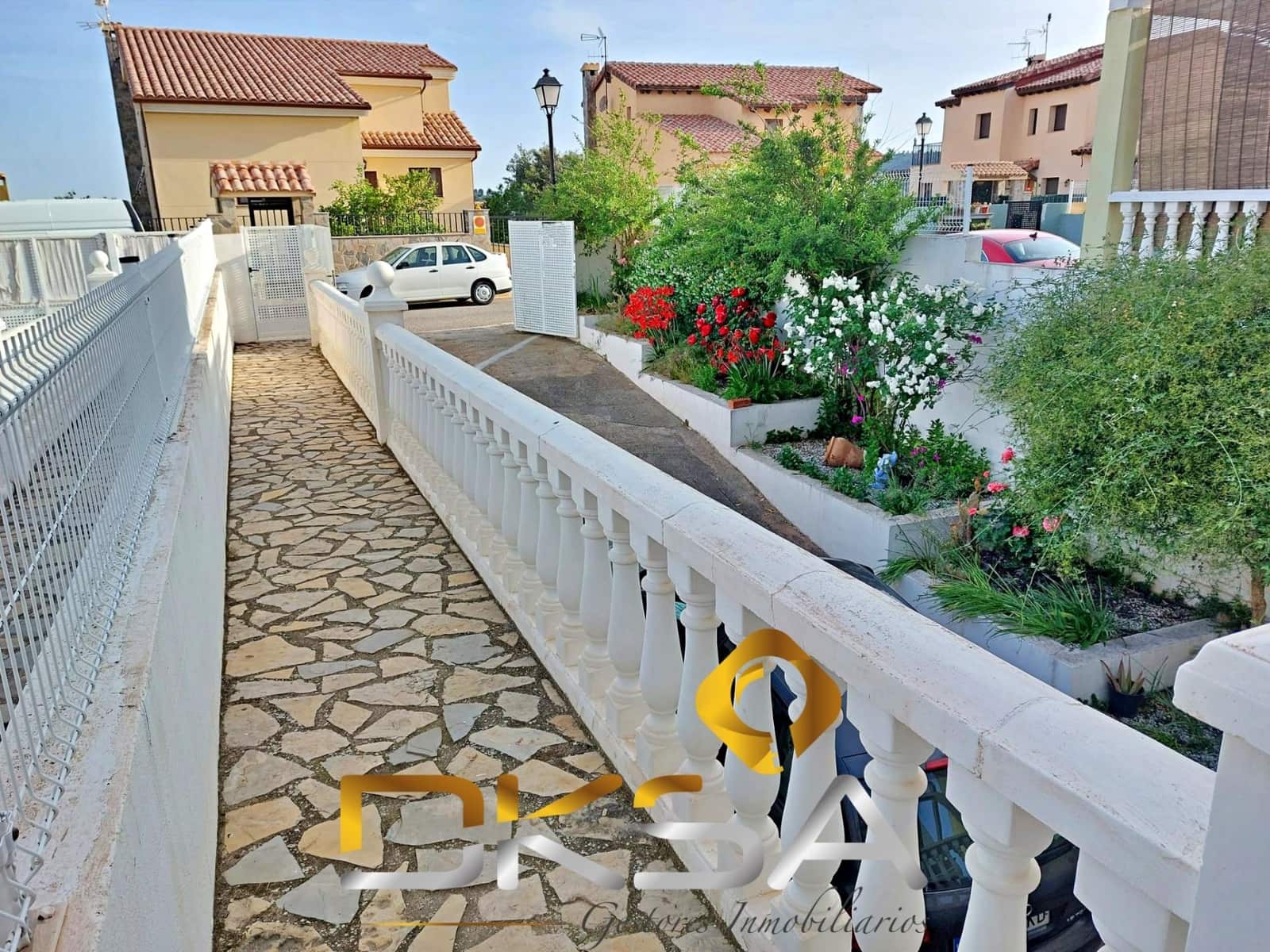 4 bedroom Terraced Villa for sale in Costur with garage - € 195,000 (Ref: 9805817)