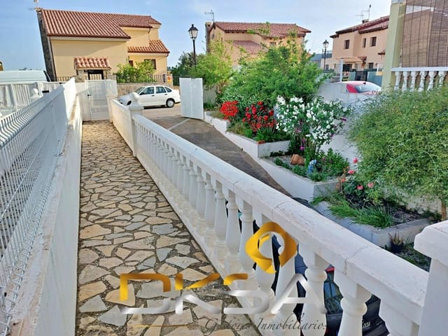 4 bedroom Terraced Villa for sale in Costur with garage - € 195,000 (Ref: 9805817)