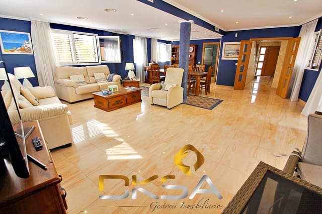 5 sovrum Villa till salu i Oropesa  med pool - 610 000 € (Ref: 9805820)