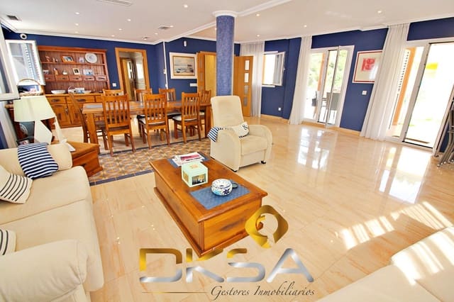 5 sovrum Villa till salu i Oropesa  med pool - 610 000 € (Ref: 9805820)