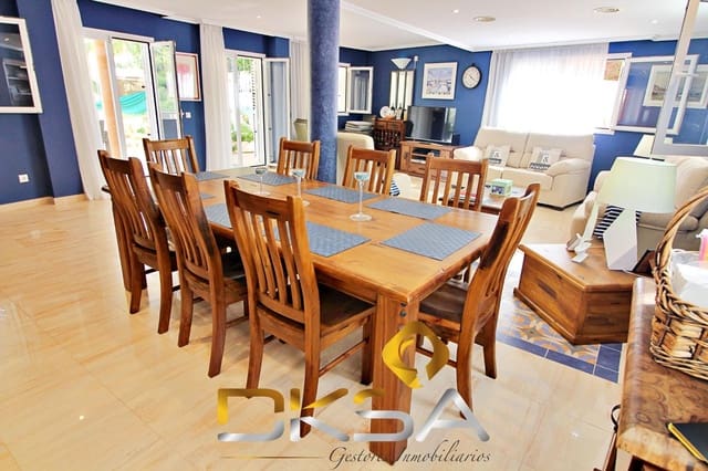 5 sovrum Villa till salu i Oropesa  med pool - 610 000 € (Ref: 9805820)