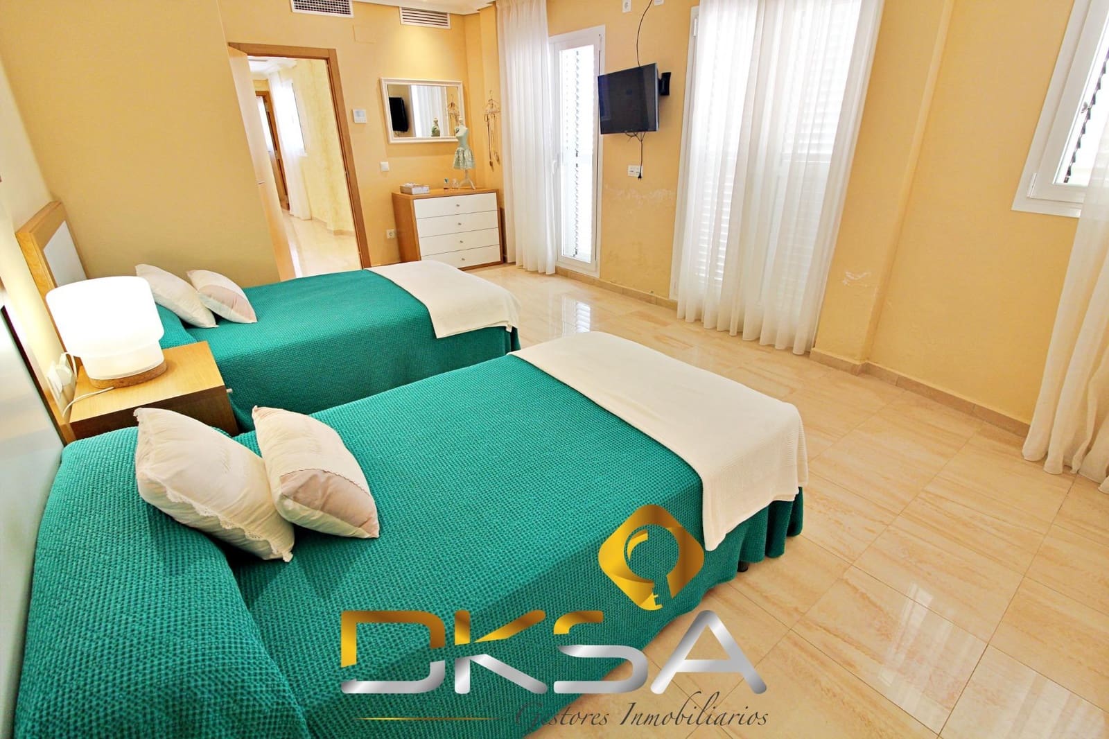 5 sovrum Villa till salu i Oropesa  med pool - 610 000 € (Ref: 9805820)