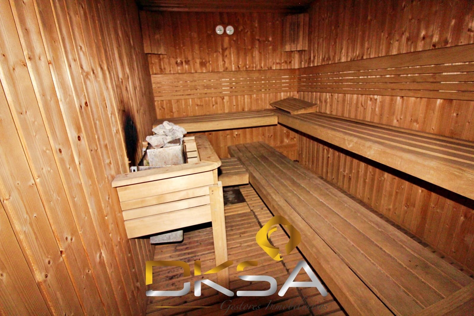 2 bedroom Flat for sale in Oropesa  with pool - € 182,000 (Ref: 9805821)