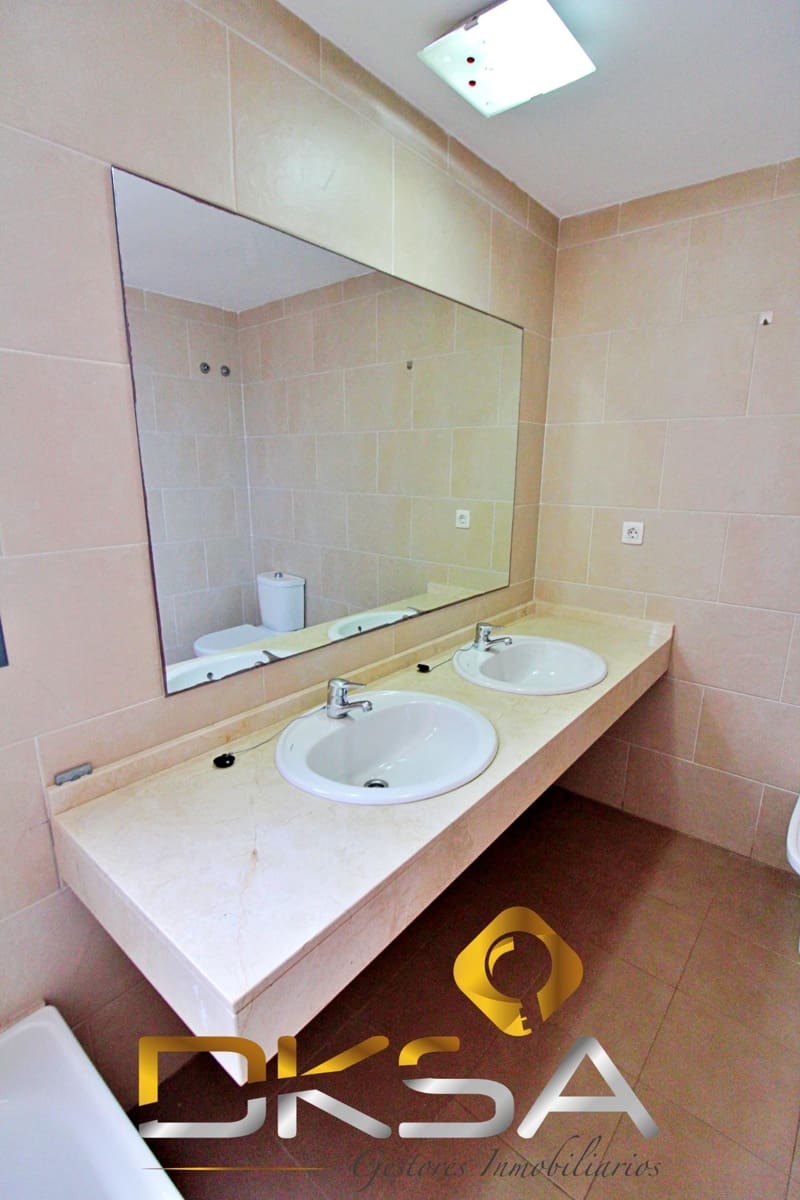 4 bedroom Penthouse for sale in Oropesa  with pool - € 355,000 (Ref: 9805823)