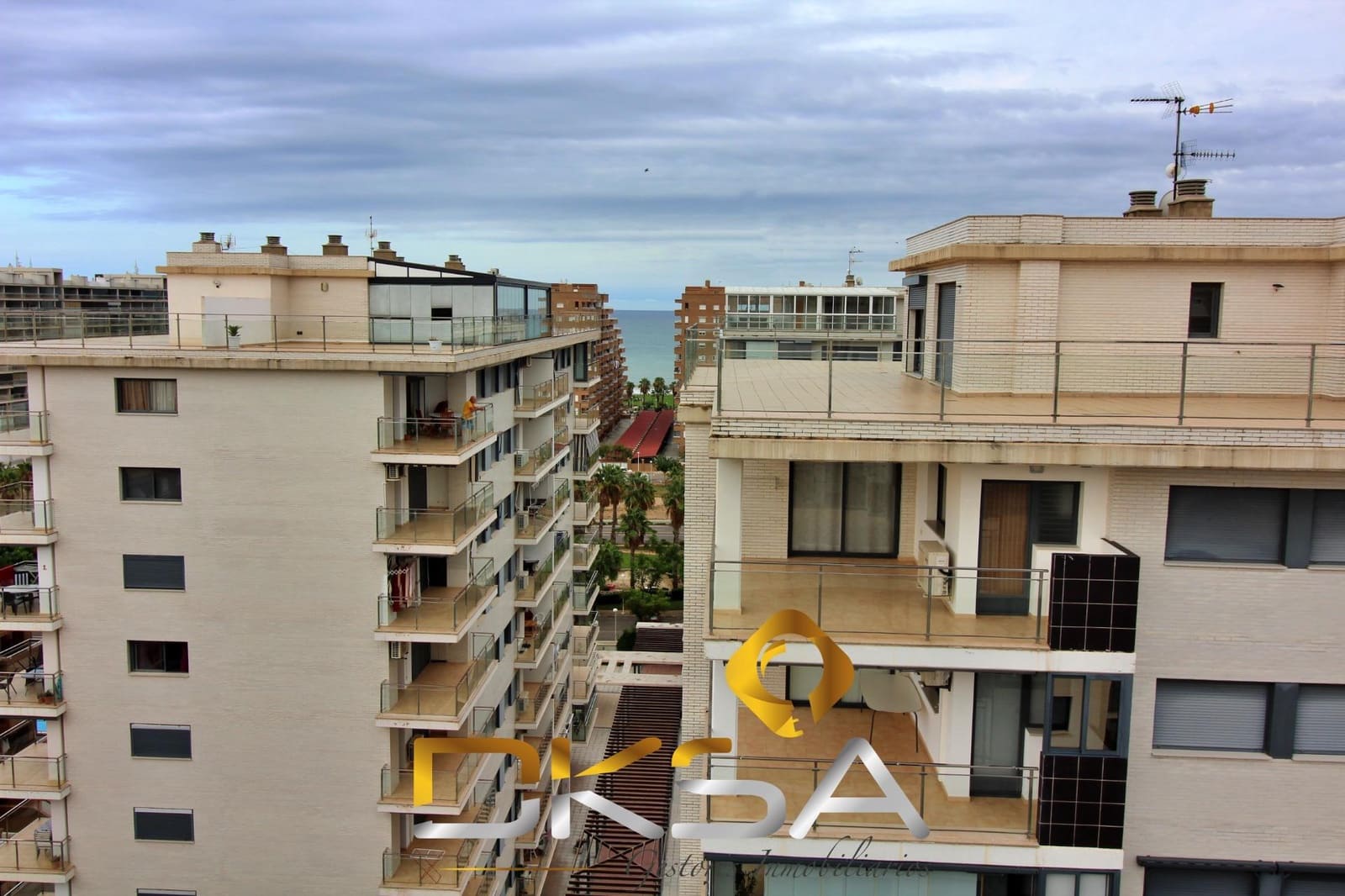 4 bedroom Penthouse for sale in Oropesa  with pool - € 355,000 (Ref: 9805823)