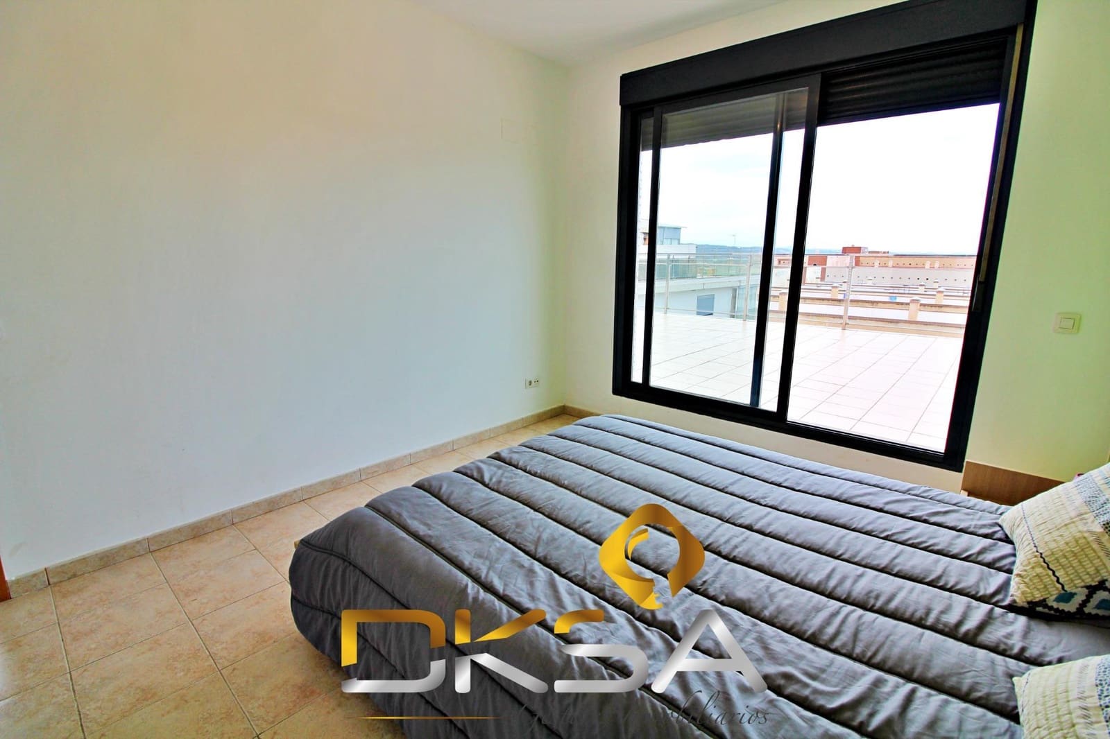 4 bedroom Penthouse for sale in Oropesa  with pool - € 355,000 (Ref: 9805823)