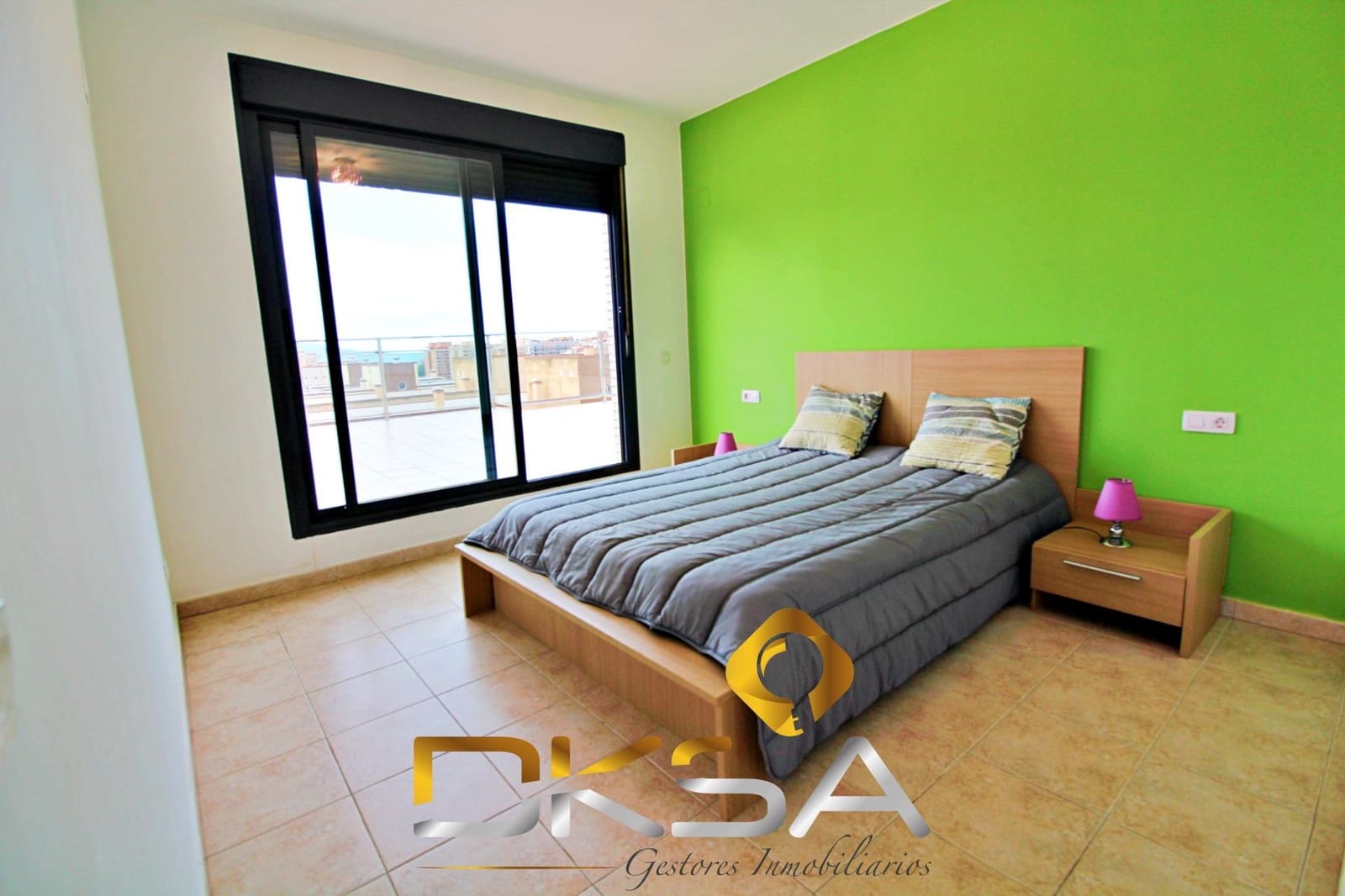 4 bedroom Penthouse for sale in Oropesa  with pool - € 355,000 (Ref: 9805823)