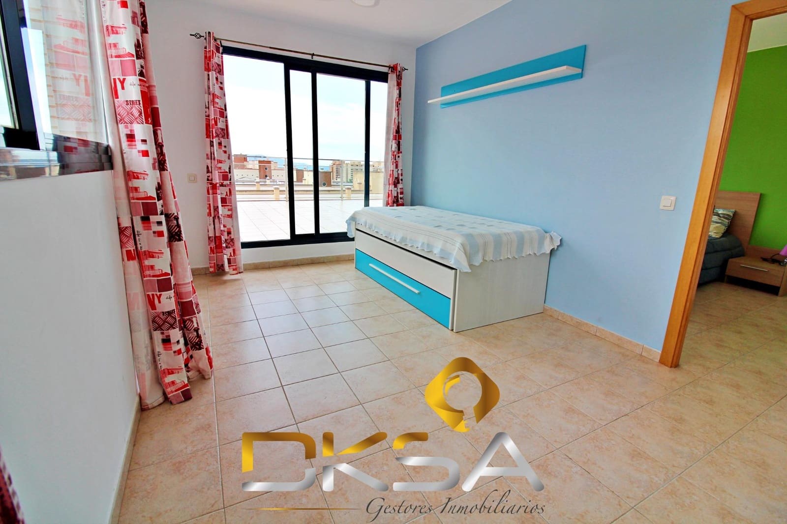 4 bedroom Penthouse for sale in Oropesa  with pool - € 355,000 (Ref: 9805823)