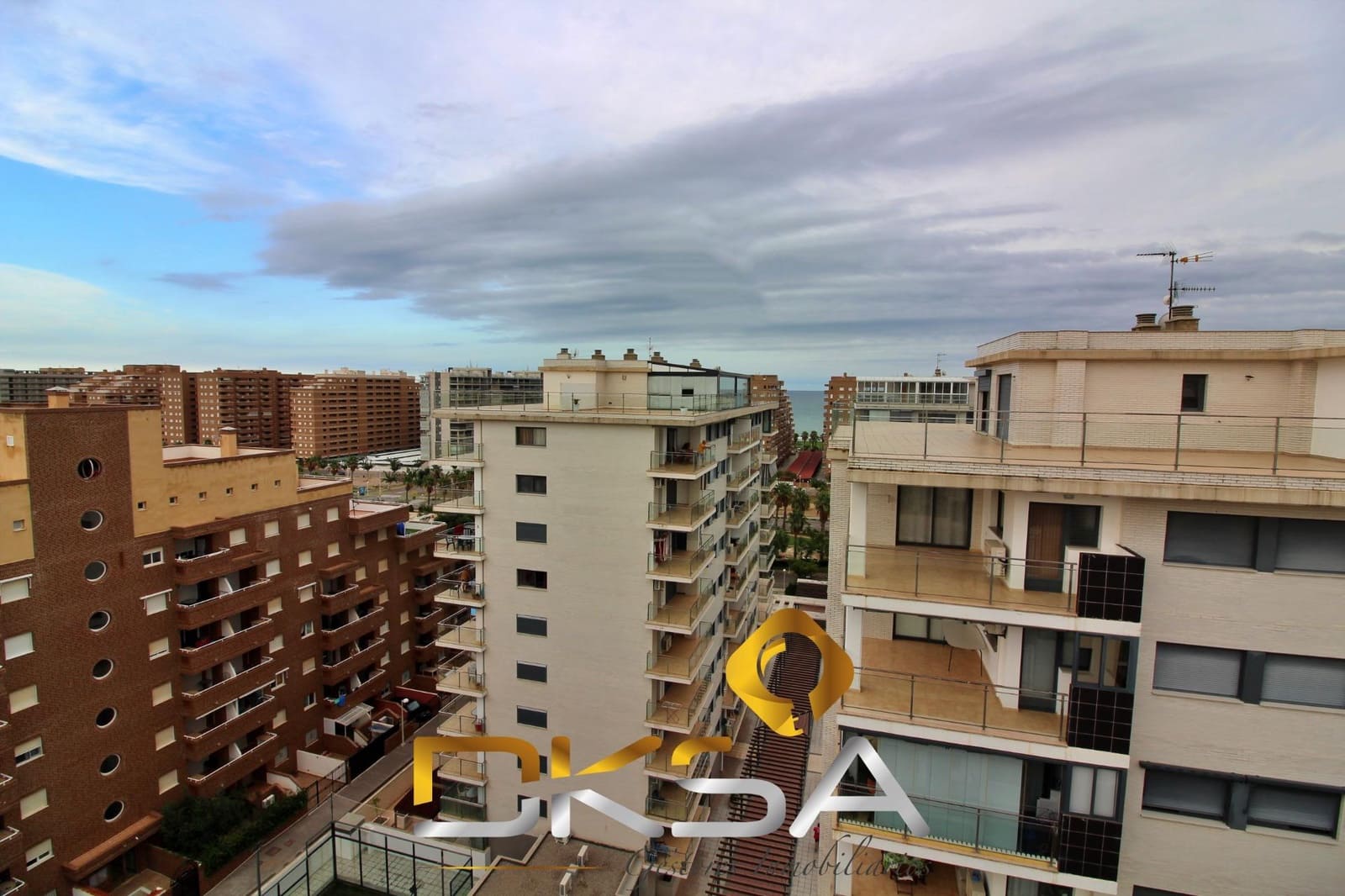 4 bedroom Penthouse for sale in Oropesa  with pool - € 355,000 (Ref: 9805823)