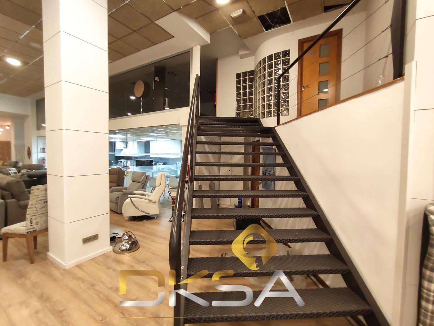 Kaupallinen myytävänä paikassa Vila-real - 390 000 € (Ref: 9807909)