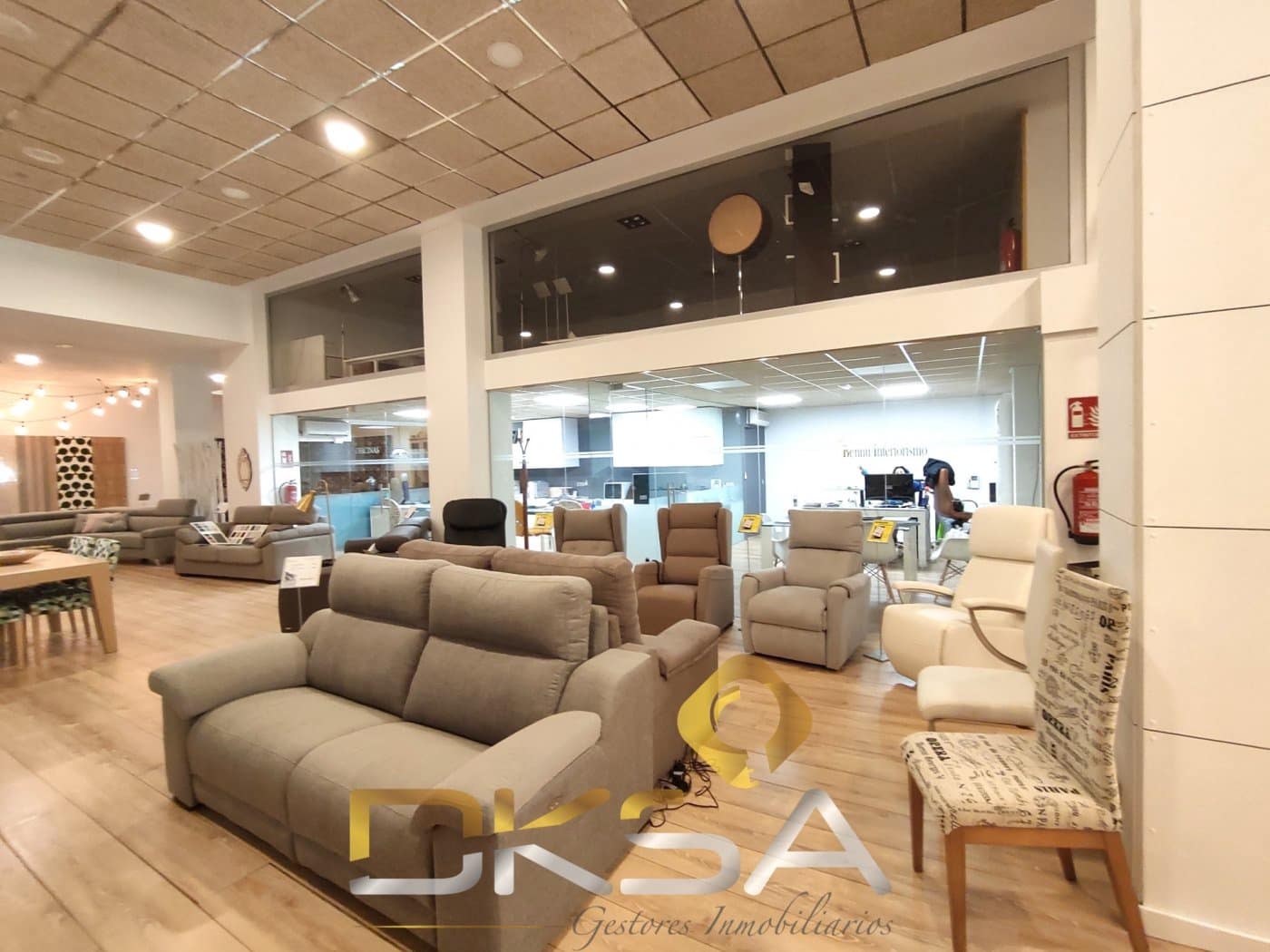 Kaupallinen myytävänä paikassa Vila-real - 390 000 € (Ref: 9807909)