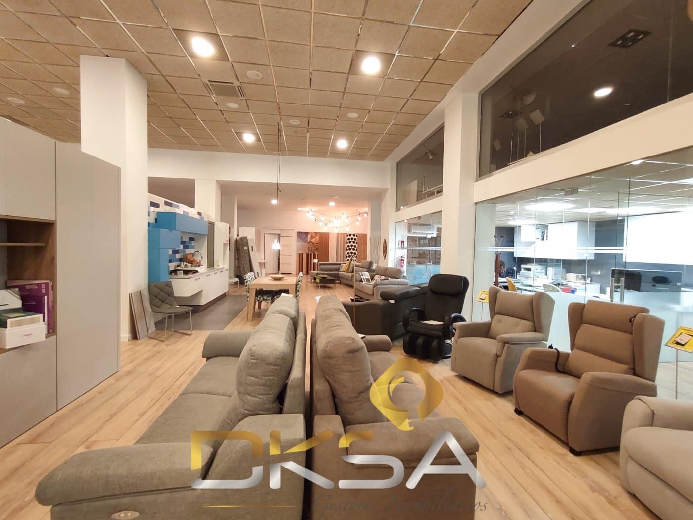 Kaupallinen myytävänä paikassa Vila-real - 390 000 € (Ref: 9807909)