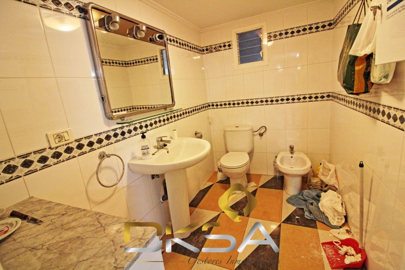 Kommersiell till salu i Onda - 180 000 € (Ref: 9807915)