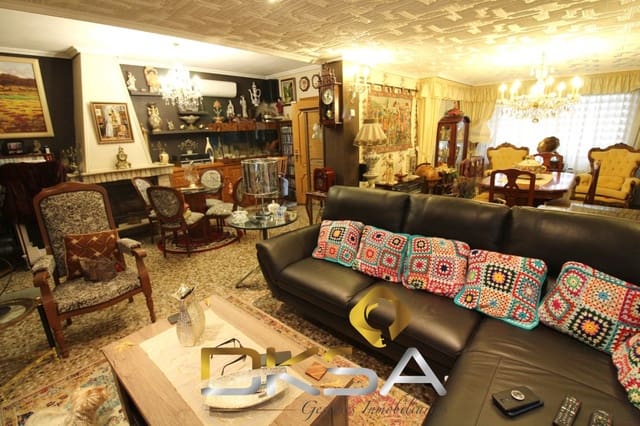 7 bedroom Villa for sale in Borriol with garage - € 340,000 (Ref: 9892297)